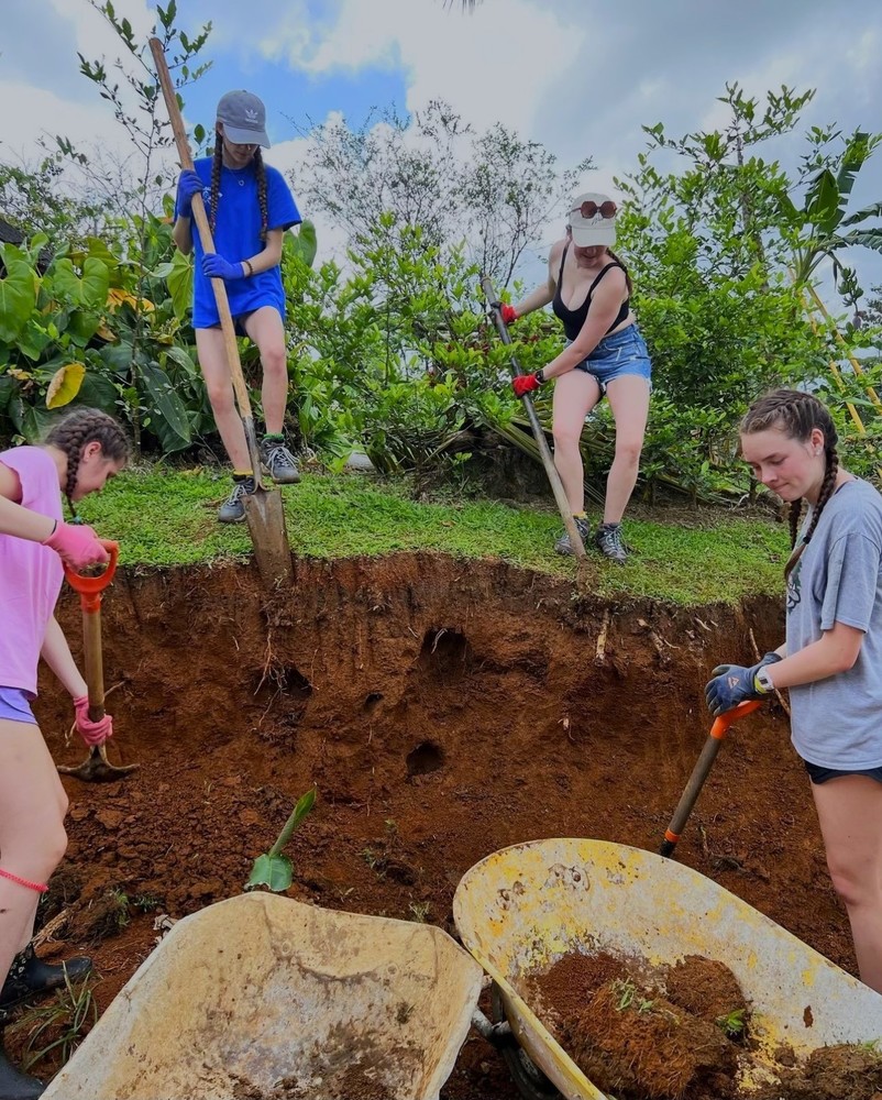 CDHS Students Give Back in Costa Rica