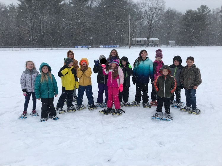 students snow shoeing 