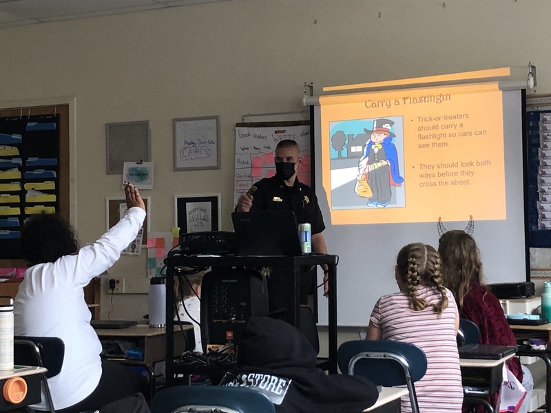 Deputy Espel presents Halloween safety tips to a fifth grade class